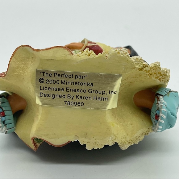 Friends of the Feather Girls Hugging Figurine - Picture 6 of 7